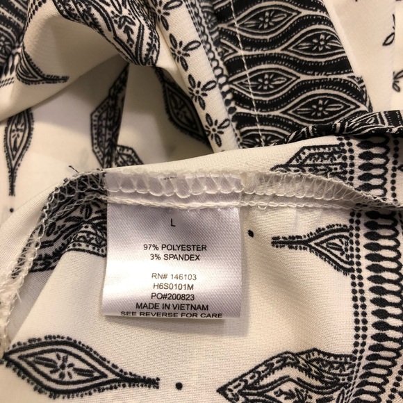 2[Hippie Rose] White & Black tie top - Picture 6 of 6